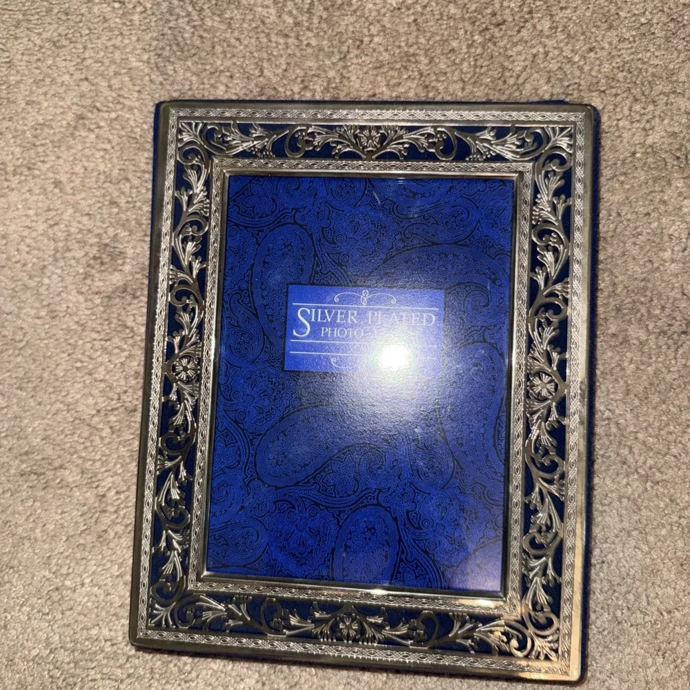 Silver Plated Photo Frame Album 5x7, holds 30 plus photos